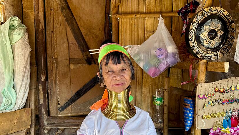 Viele "Long Neck Karen" leben als Minderheit im Norden von Thailand. Viele "Long Neck Karen" leben als Minderheit im Norden von Thailand.
