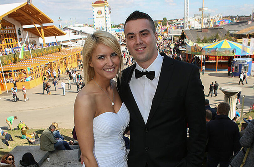 Hochzeitsfoto an der Bavaria: Monika Chojnacka (23) und Bartosz Chojnacki (25) sind seit vier Monaten verheiratet.