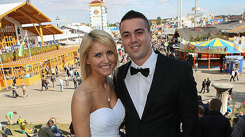 Hochzeitsfoto an der Bavaria: Monika Chojnacka (23) und Bartosz Chojnacki (25) sind seit vier Monaten verheiratet.