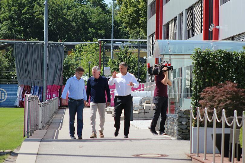 Die Bilder vom ersten Auftritt von Carlo Ancelotti an der Säbener Straße.