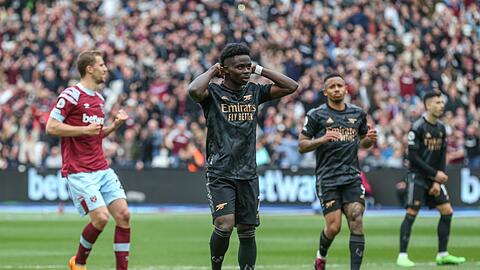 Arsenals Bukayo Saka (M) verschoss kurz nach der Pause einen Elfmeter.
