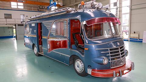 Was für ein Gefährt! Der Mercedes Benz OP311 Salamander von Uschi Obermaier steht aktuell in einer Lagerhalle im Münchner Südwesten.