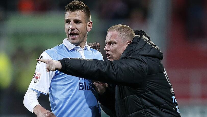 Muss auf einen seiner Anführer verzichten: Löwen-Trainer Torsten Fröhling und Verteidiger Gui Vallori. Muss auf einen seiner Anführer verzichten: Löwen-Trainer Torsten Fröhling und Verteidiger Gui Vallori.
