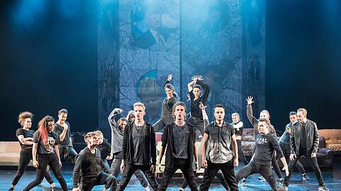 Die Studierenden des Studiengangs Musical mit &bdquo;Green Day&rsquo;s American Idiot&ldquo; im Prinzregententheater.
