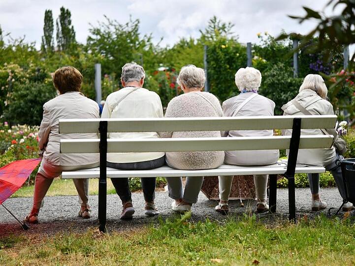 Vorgesehen ist, dass alle, die 35 Jahre an Beitragszeiten aufweisen, eine Rente zehn Prozent oberhalb der Grundsicherung bekommen.