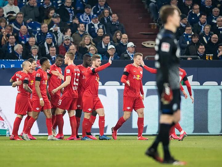 Schalke-Torwart Alexander Nübel machte beim klaren Sieg von RB Leipzig keine gute Figur.