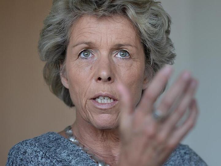 Christiane Schönefeld spricht während eines Interviews. Foto: Matthias Balk/Archiv