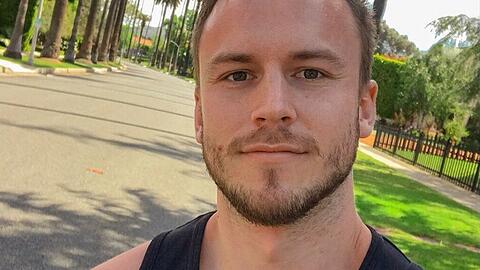 Lauritz Hofmann, Gewinner der zweiten Staffel "Prince Charming", erlebte eine schwulenfeindliche Attacke.