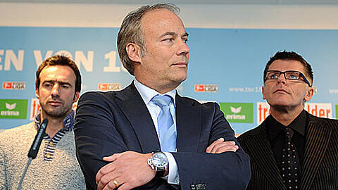 Gesprngtes Trio: Präsident Rainer Beeck (Mi.), Sportdirektor Miki Stevic (li.) und Ex-Geschäftsführer Manfred Stoffers.