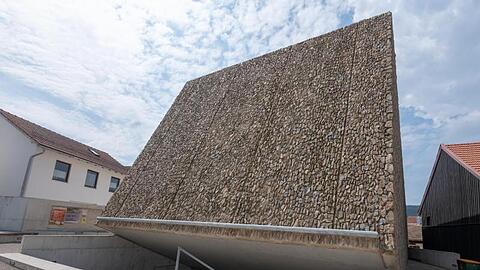Das neue Konzerthaus der Gemeinde Blaibach. Foto: Armin Weigel/dpa/Archivbild