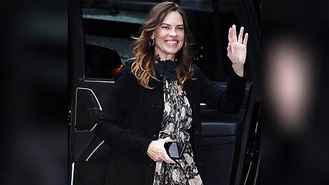 Hilary Swank kurz vor der Bekanntgabe ihrer Schwangerschaft im US-Fernsehen.