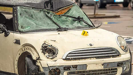 Vor etwas &uuml;ber einem Jahr fuhr ein Mann in das Ende eines Verdi-Demonstrationszuges. Am zehnten Prozesstag sagen erneut Teilnehmer aus, die bei dem Aufprall des Minis verletzt wurden.