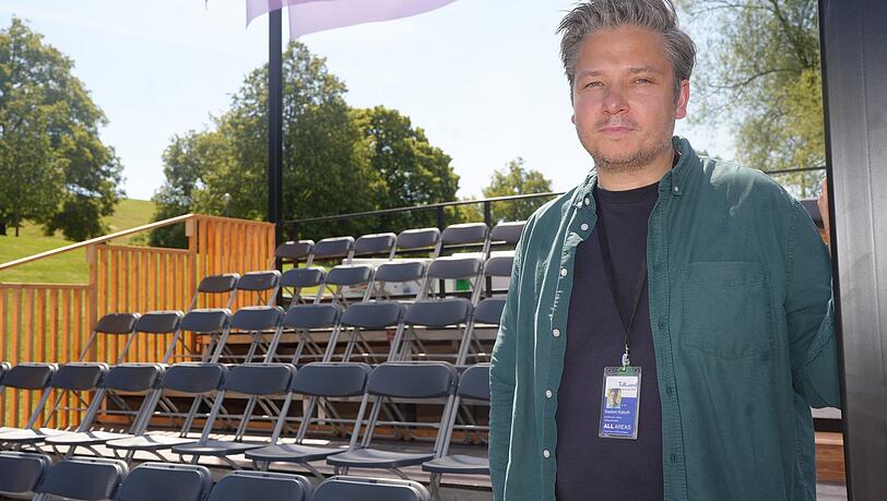 Bastian Kabuth ist künstlerischer Leiter des Tollwood-Festivals. Das Amphitheater wurde heuer völlig neu gestaltet. Bastian Kabuth ist künstlerischer Leiter des Tollwood-Festivals. Das Amphitheater wurde heuer völlig neu gestaltet.