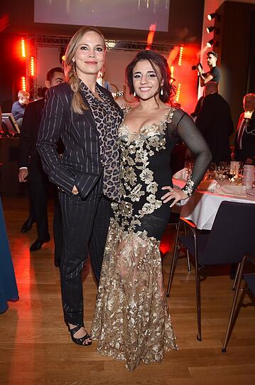 Regina Halmich mit Susi Kentikian (Boxerin)