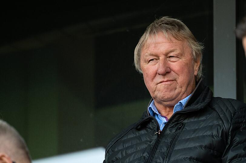 Platz 1-4: Horst Hrubesch (Fußballlegende & Kopfballungeheuer) - "Alle fragen immer, was der Unterschied zwischen den Mädels und den Jungs ist: Es gibt keinen." (Horst Hrubesch mit Blick auf seine Tätigkeiten als Nationaltrainer bei Frauen und Männern).
