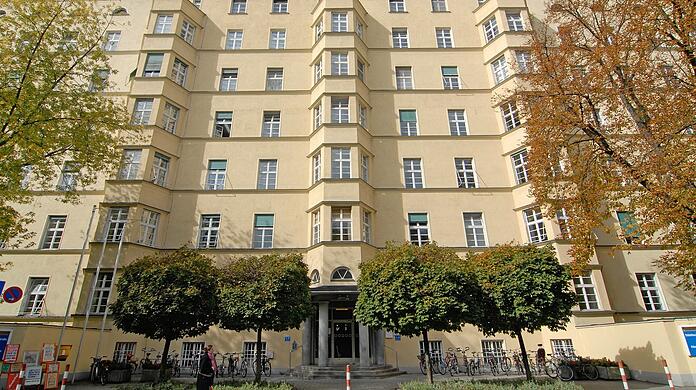 Prinzipiell soll das Gebäude von der Klinik an die Landeshauptstadt zurückgegeben werden. Wann genau das sein wird, steht noch nicht fest.