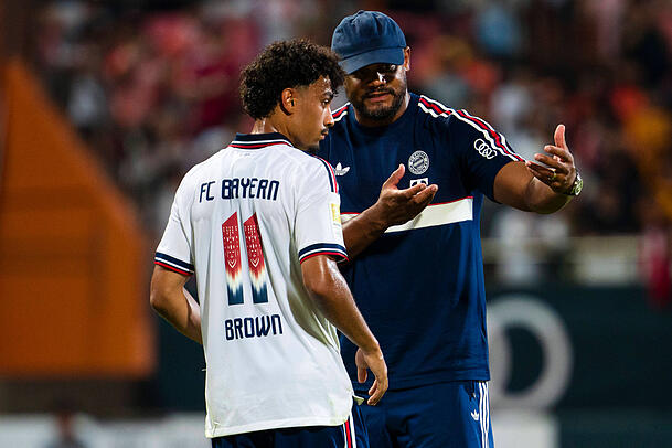 Starker Neuzugang: Nathaniel Brown (l.) mit Kompany. Starker Neuzugang: Nathaniel Brown (l.) mit Kompany.