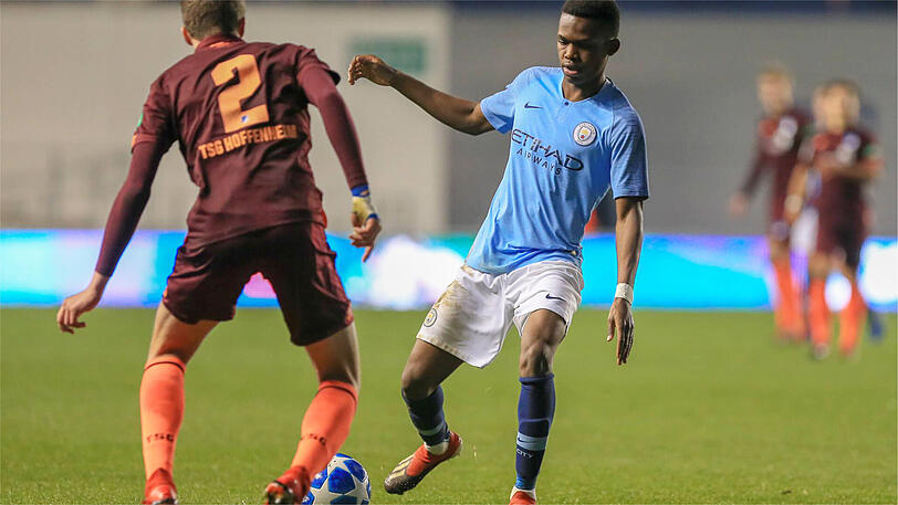 Begehrtes Talent von ManCity: Rabbi Matondo (re.).