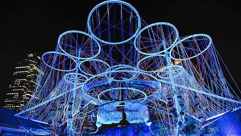 Ausgezeichnete Installation "Cosmo" im MoMA PS1 Ausgezeichnete Installation "Cosmo" im MoMA PS1