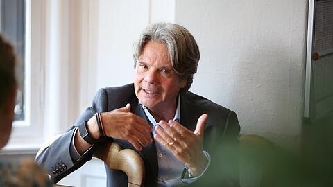 "Was einen guten Vater ausmacht? Wahnsinnig schwierige Frage!": Michael Käfer beim Interview mit AZ-Gastroreporterin Ruth Frömmer.