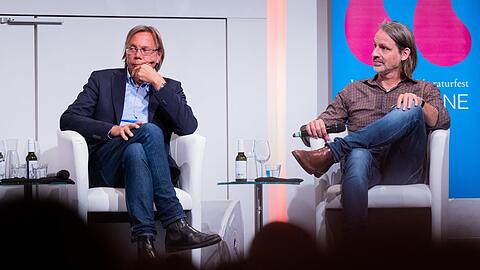 Richard David Precht (r) und Harald Welzer.