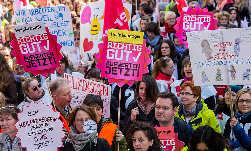 Demo für mehr Geld und Anerkennung.