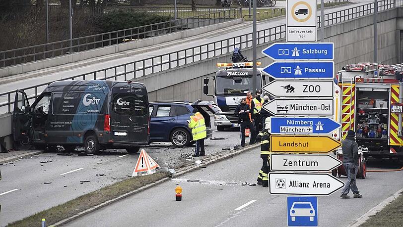 Der Mittlere Ring wurde nach dem schweren Unfall gesperrt.