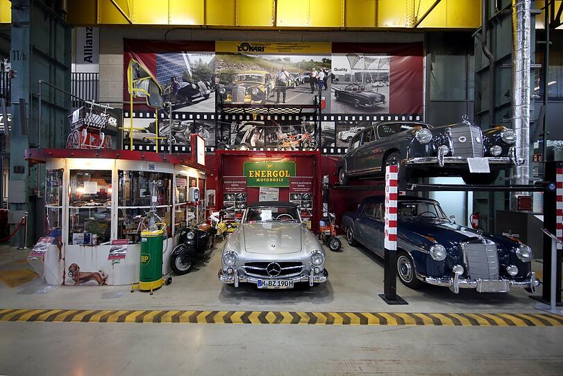 Schon erstaunlich, was hier für automobile Schätze gestapelt sind - auch die Mercedes-Sparte darf hier natürlich nicht fehlen.