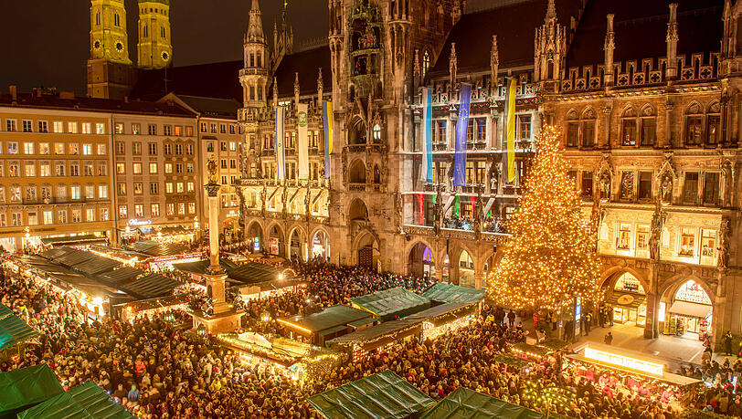Immer wieder ein Hinkucker: Der Münchner Christkindlmarkt am Marienplatz bei der Eröffnung 2023.