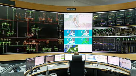 Amprion ist zusammen mit dem Übertragungsnetzbetreiber Swissgrid für die Überwachung der Netzfrequenz in Europa zuständig.