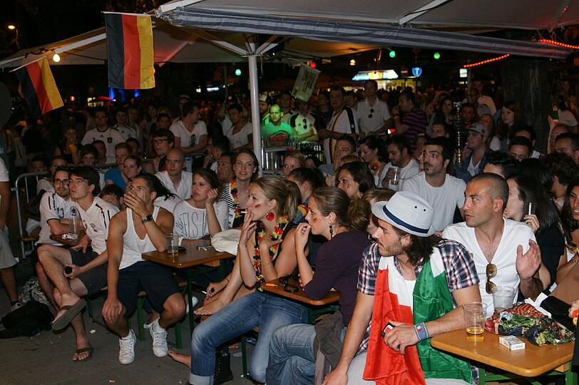 München im Halbfinal-Fieber. Die Bilder vom Public Viewing im Spiel Deutschland gegen Italien.