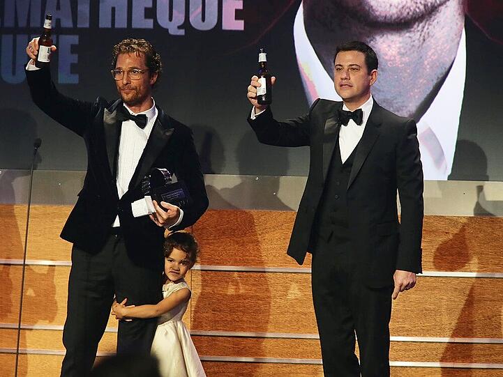 Matthew McConaughey und die kleine Vida gemeinsam mit Jimmy Kimmel auf der Bühne