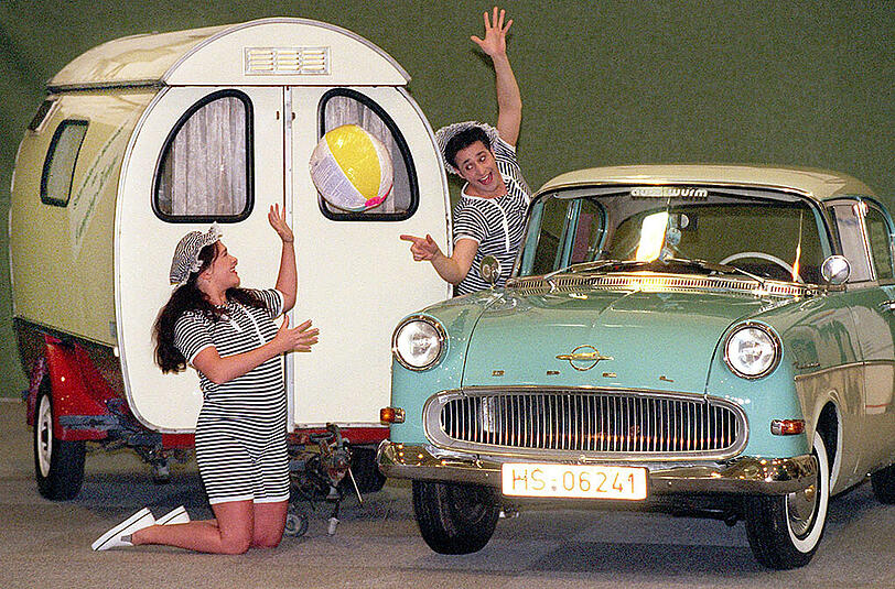 Opel bezeichnete den "Olympia" (hier auf einer Automobilmesse) mit insgesamt 168.875 verkauften Exemplaren als "erstes, echtes Volks-Automobil".