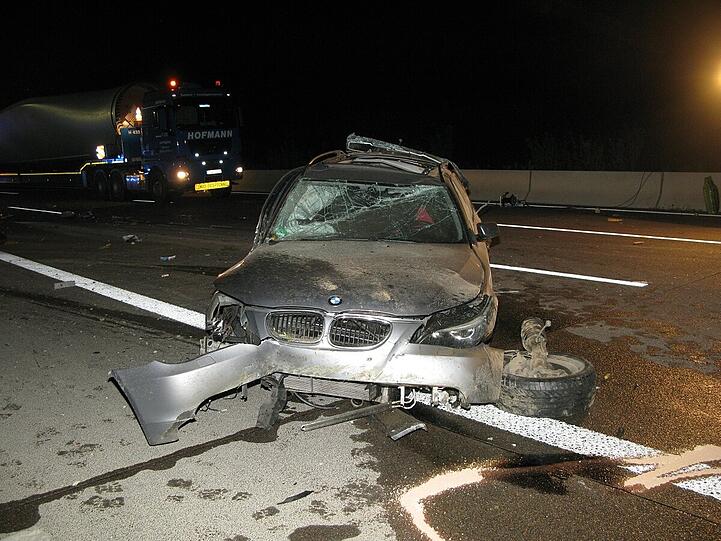Ein Mädchen ist bei einem Unfall auf der A4 gestorben. Die 14-Jährige war nicht angeschnallt.