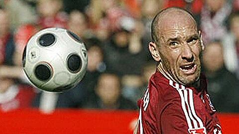 Skeptisch: Aber Jan Koller muss beim heutigen Schicksals-Heimspiel gegen Duisburg nicht mit Pfiffen rechnen.