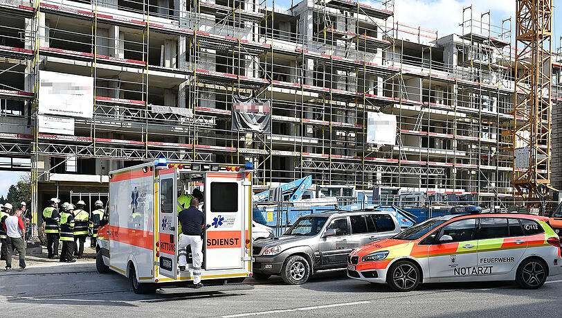 Der Arbeiter musste in den Schockraum einer Klinik transportiert werden. Der Arbeiter musste in den Schockraum einer Klinik transportiert werden.