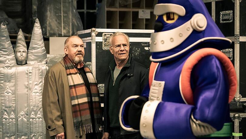 "Tatort: Showtime": Freddy Schenk (Dietmar Bär, l.) und Max Ballauf (Klaus J. Behrendt) suchen auf dem Studiogelände nach dem Set der Kindershow "Sachen und Lachen". "Tatort: Showtime": Freddy Schenk (Dietmar Bär, l.) und Max Ballauf (Klaus J. Behrendt) suchen auf dem Studiogelände nach dem Set der Kindershow "Sachen und Lachen".