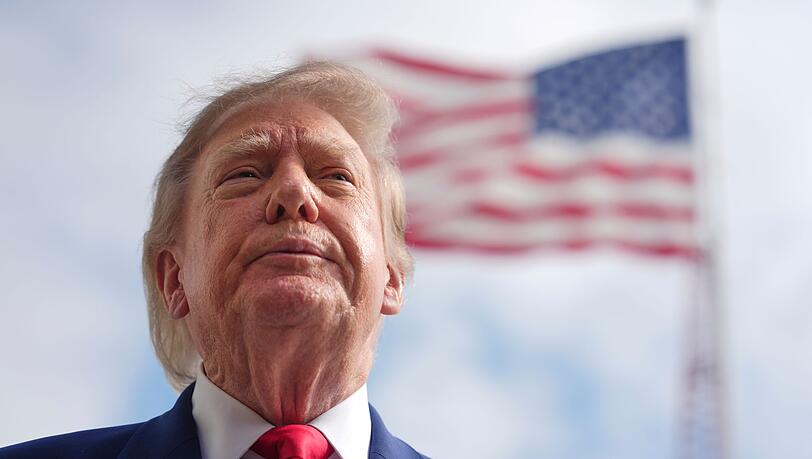 US-Präsident Trump hat neue Zölle gegen Russland vorerst auf Eis gelegt. US-Präsident Trump hat neue Zölle gegen Russland vorerst auf Eis gelegt.