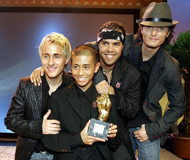 "Overground" waren das Produkt der dritten deutschen Staffel der Castingshow Popstars. Die vier Bandmitglieder waren Ahmet &bdquo;Akay&ldquo; Kayed, Ken Miyao, Marq Porciuncula und Meiko Reißmann. 2003 hatten sie mit "Schick mir 'nen Engel" einen Nummer eins Hit.