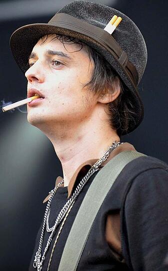 Ihr ehemaliger Freund Pete Doherty, der Sänger der Babyshambles, lebt immer noch zwischen Entziehungsklinik und Touralltag. Mittlerweile sorgt er mit seinen Skandalen abseits der Bühne für mehr Aufsehen als mit seiner Musik.