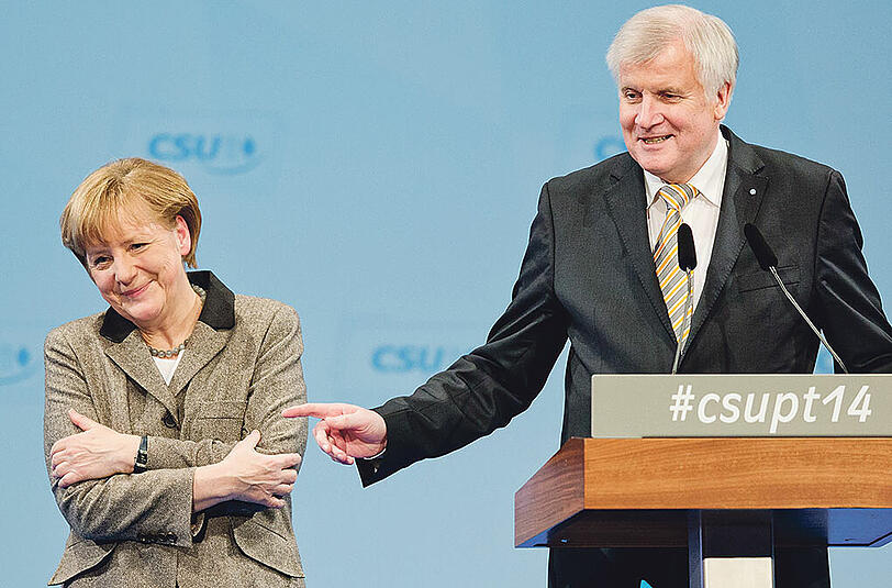 Nach Schwächeanfall (sie) und Erkältung (er) wieder fit fürs Parteitagspodium: Angela Merkel (CDU) und Horst Seehofer (CSU).