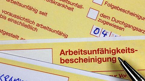 Die Diagnose Covid-19 kommt laut Techniker-Chef Baas im Krankenstand vergleichsweise selten vor. Demnach waren im Mai nur 0,35 Prozent der krankgemeldeten Beschäftigten davon betroffen.