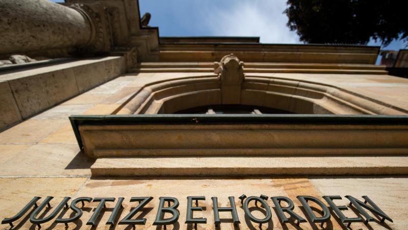 "Justizbehörden Bamberg" steht an der Außenfassade am Landgericht Bamberg. Foto: Daniel Karmann/dpa/Archivbild "Justizbehörden Bamberg" steht an der Außenfassade am Landgericht Bamberg. Foto: Daniel Karmann/dpa/Archivbild