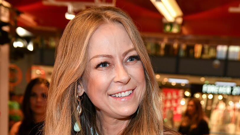 Schauspielerin Jenny Elvers hat sich frisch verliebt.