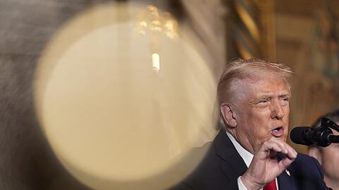 Trump &auml;ndert seinen Ton gegen&uuml;ber Clinton.