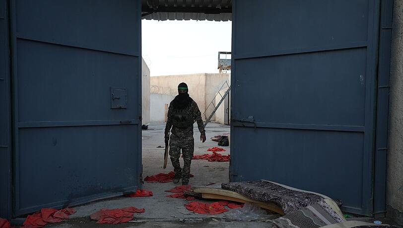 Leere Zellen und zurückgelassene Häftlingskleidung im al-Schaddadi-Gefängnis Anfang der Woche. Leere Zellen und zurückgelassene Häftlingskleidung im al-Schaddadi-Gefängnis Anfang der Woche.