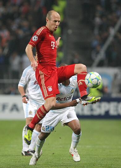 ARJEN ROBBEN: In Halbzeit eins wuselig, ballbegierig. Mit Killerqualität beim 2:0 in der 69. Minute. Ein souveräner Schlenzer ins lange Eck. Darf sich schon auf ein Duell mit Ex-Klub Real freuen. NOTE 2