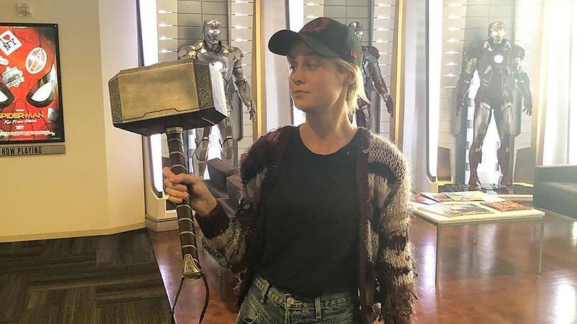 Schauspielerin Brie Larson macht Chris Hemsworth in seiner "Thor"-Rolle Konkurrenz