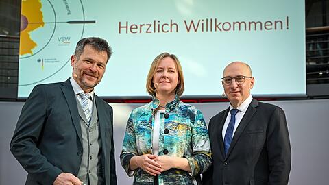 Marika Linntam, Botschafterin der Republik Estland in Berlin, berichtet von Pr&auml;ventionsma&szlig;nahmen ihres Landes gegen Sabotage und Cyberoperationen Russlands.