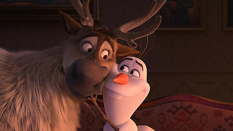 Schneemann Olaf (r.) sorgt in "Die Eiskönigin 2" für viele Lacher.